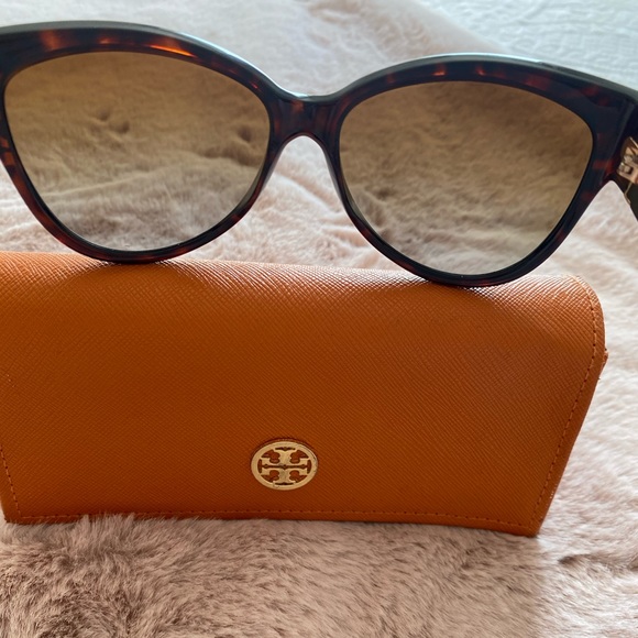 Tory Burch Sunglasses main image 5
